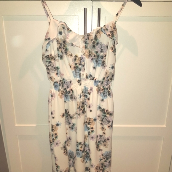 Dynamite Floral Summer Dress - Picture 3 of 11